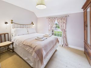 Bedroom- click for photo gallery